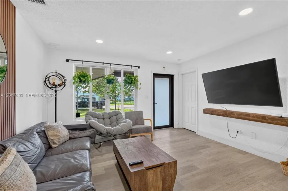 1131 75th Ave #1131 Hollywood, FL 33024