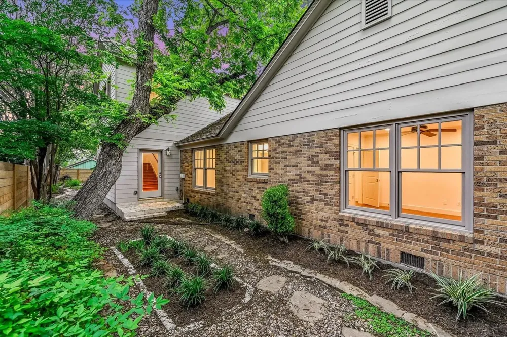 1704 Travis Heights Boulevard Austin, TX 78704