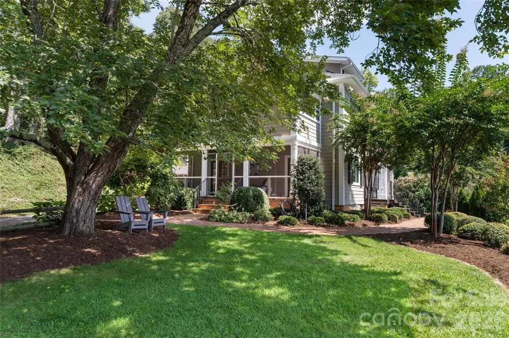 35 Elias Place Asheville, NC 28804