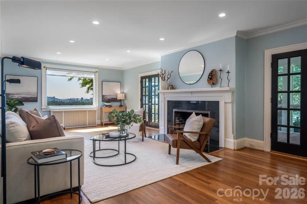 35 Elias Place Asheville, NC 28804