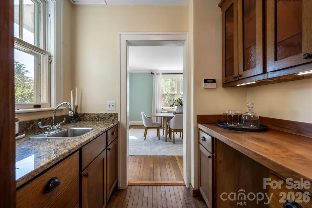 35 Elias Place Asheville, NC 28804