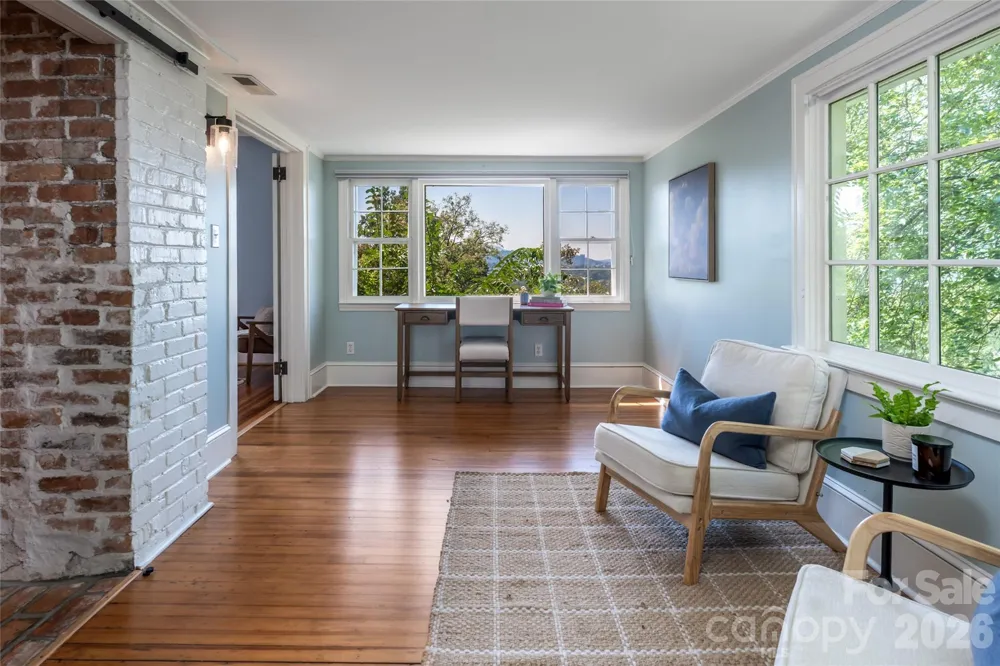35 Elias Place Asheville, NC 28804