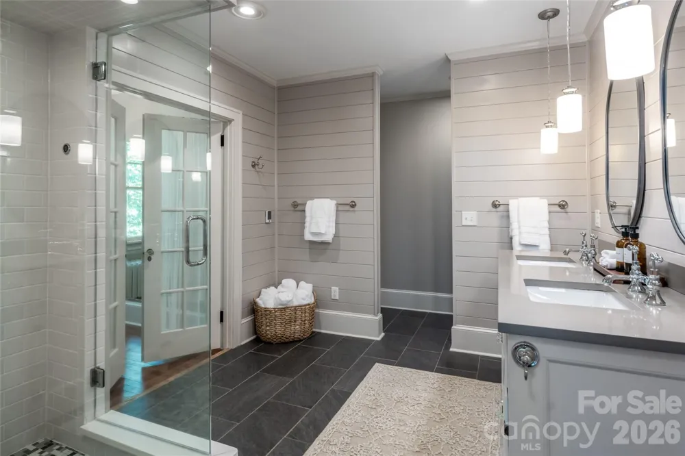 35 Elias Place Asheville, NC 28804