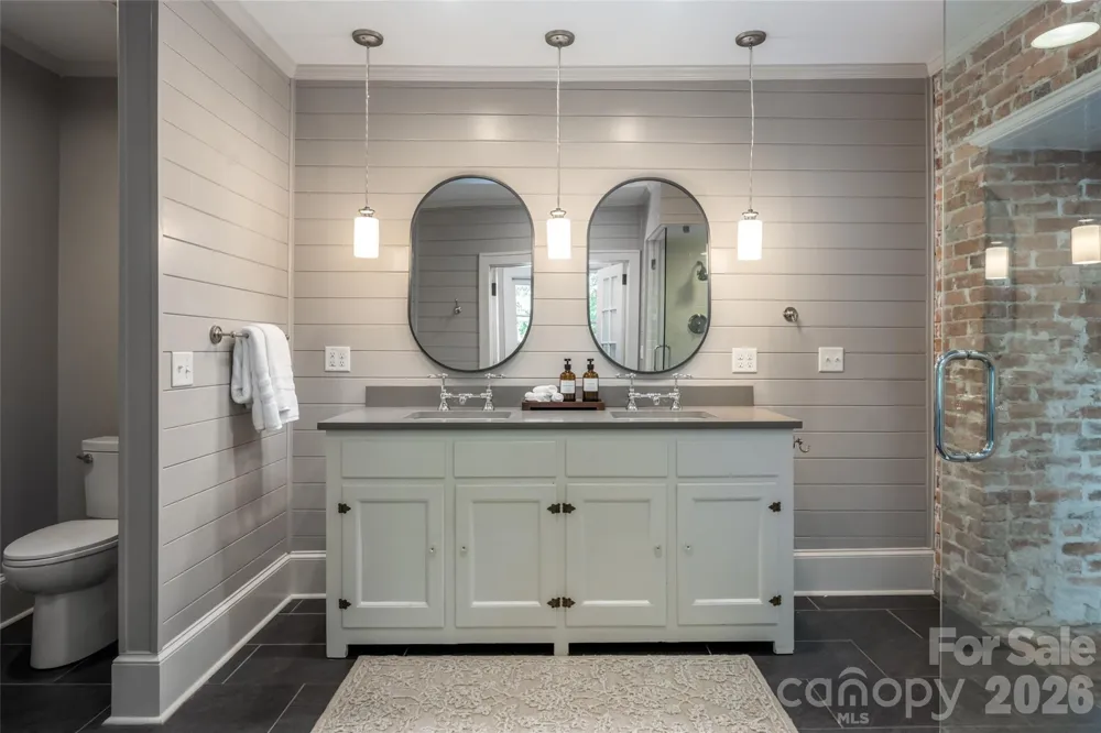 35 Elias Place Asheville, NC 28804