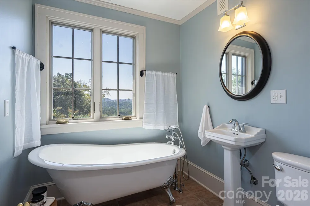 35 Elias Place Asheville, NC 28804
