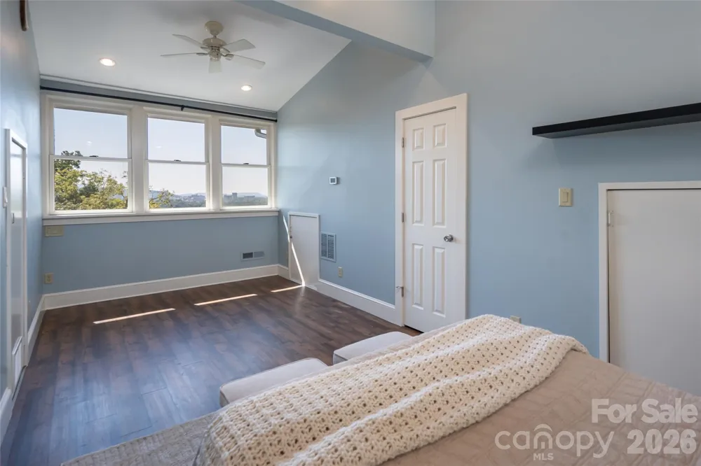 35 Elias Place Asheville, NC 28804