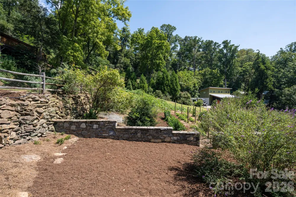 35 Elias Place Asheville, NC 28804