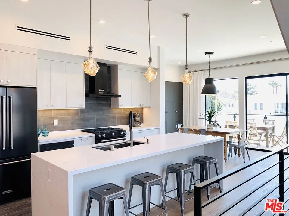 2606 S Barrington Avenue Los Angeles, CA 90064