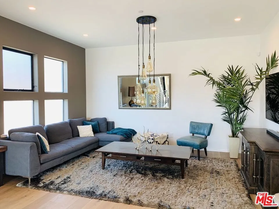 2606 S Barrington Avenue Los Angeles, CA 90064