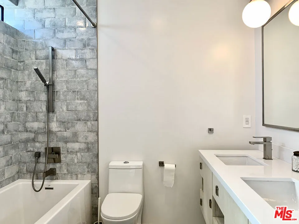 2606 S Barrington Avenue Los Angeles, CA 90064