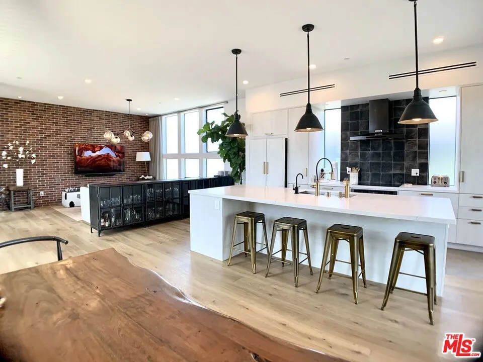 2606 S Barrington Avenue Los Angeles, CA 90064