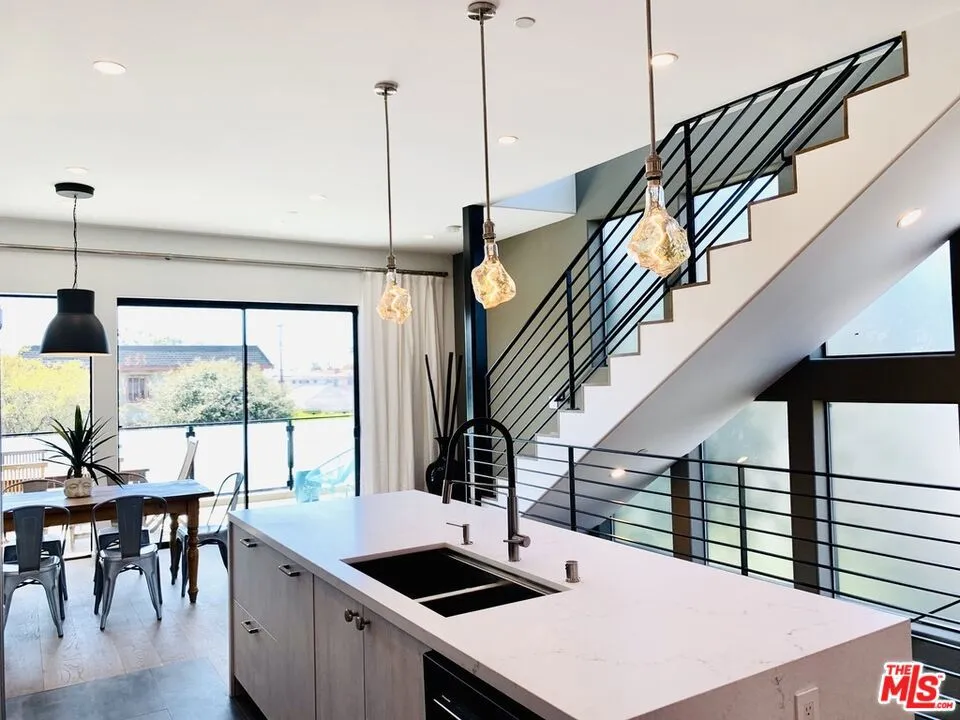 2606 S Barrington Avenue Los Angeles, CA 90064