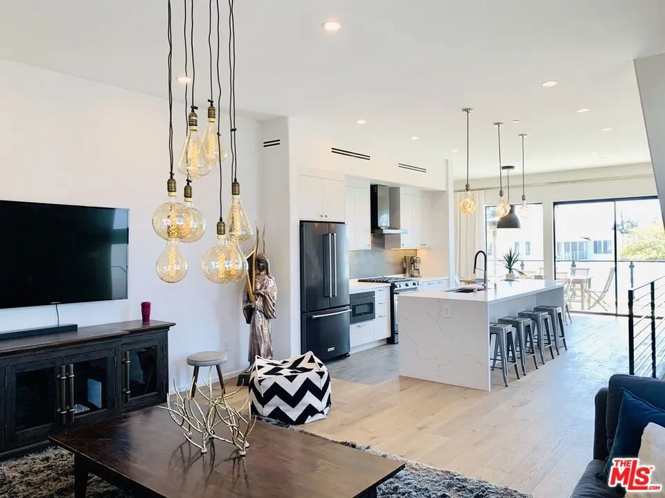 2606 S Barrington Avenue Los Angeles, CA 90064