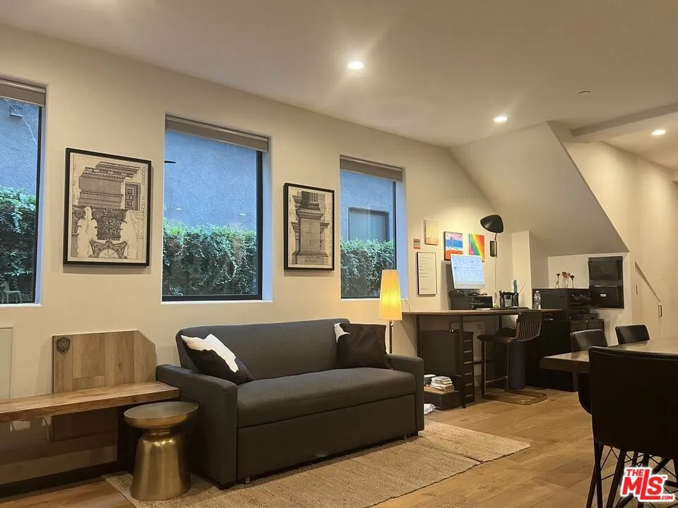 2606 S Barrington Avenue Los Angeles, CA 90064