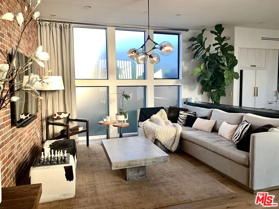 2606 S Barrington Avenue Los Angeles, CA 90064