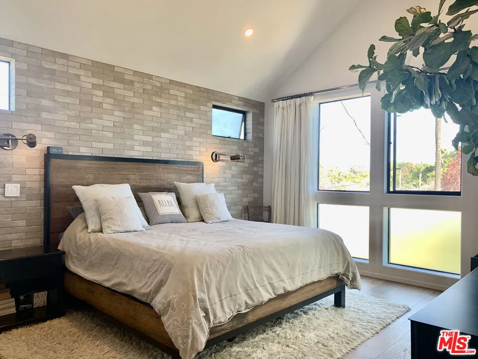 2606 S Barrington Avenue Los Angeles, CA 90064
