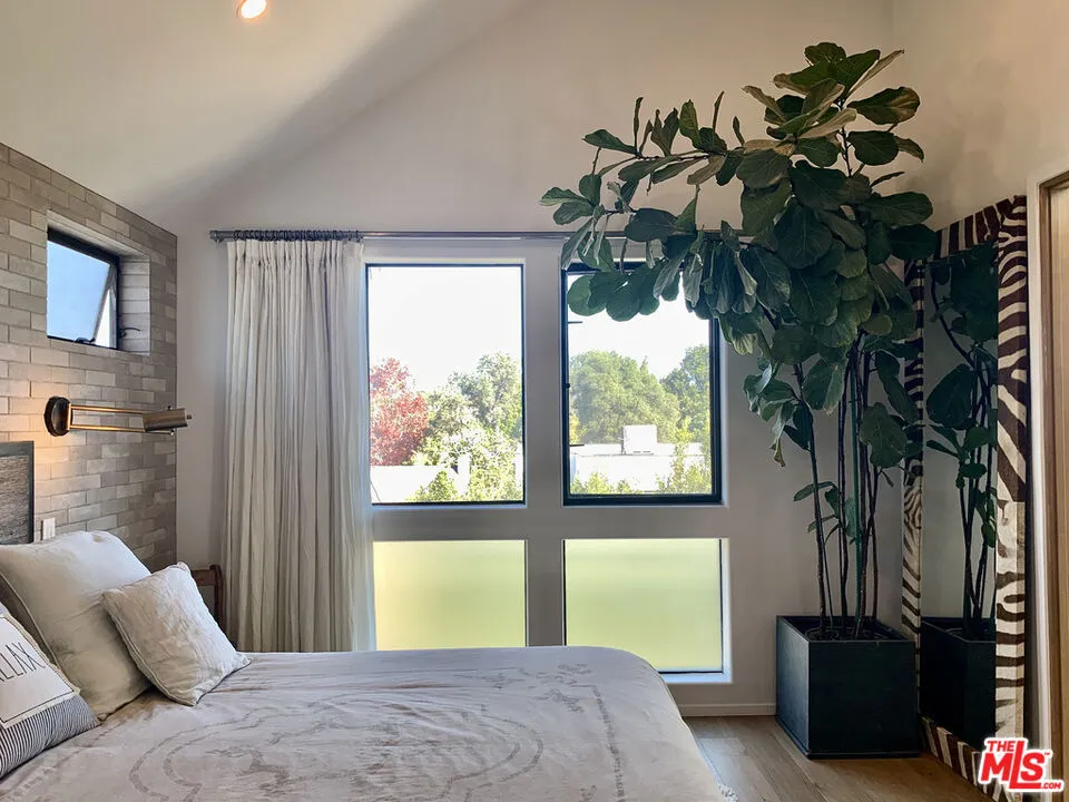 2606 S Barrington Avenue Los Angeles, CA 90064