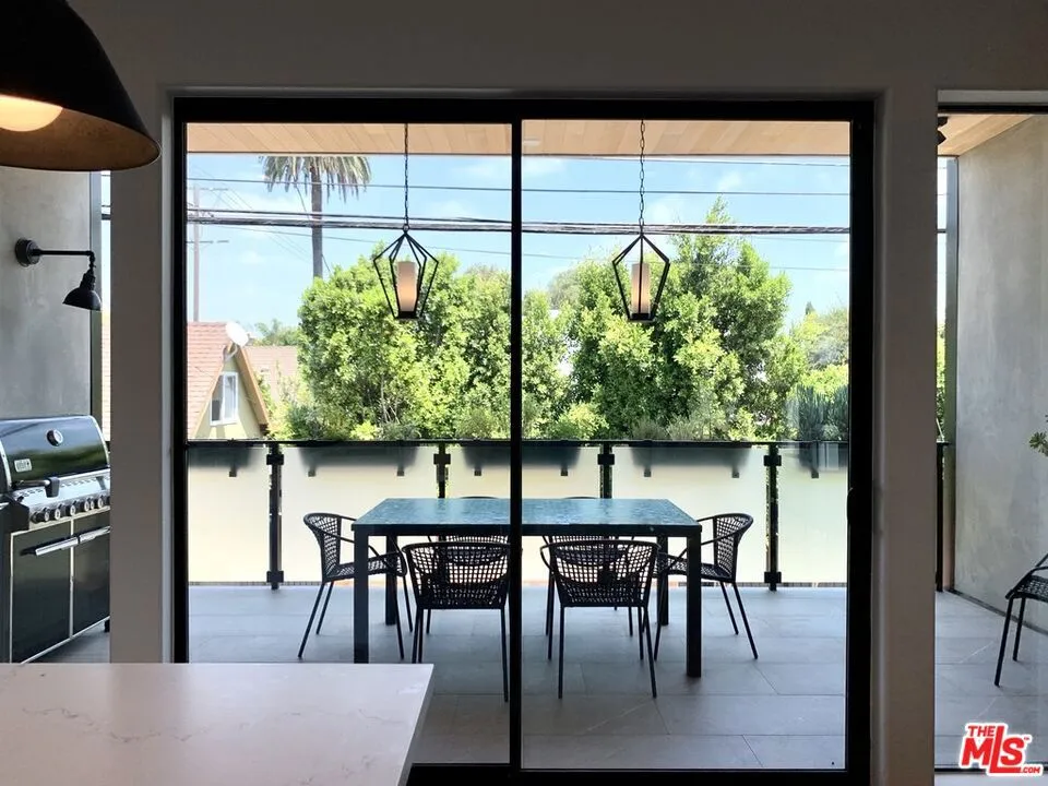 2606 S Barrington Avenue Los Angeles, CA 90064