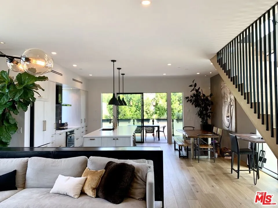 2606 S Barrington Avenue Los Angeles, CA 90064