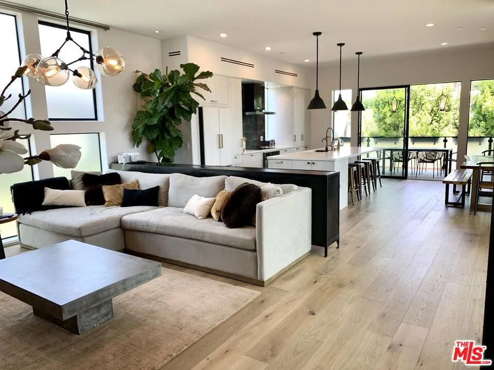 2606 S Barrington Avenue Los Angeles, CA 90064