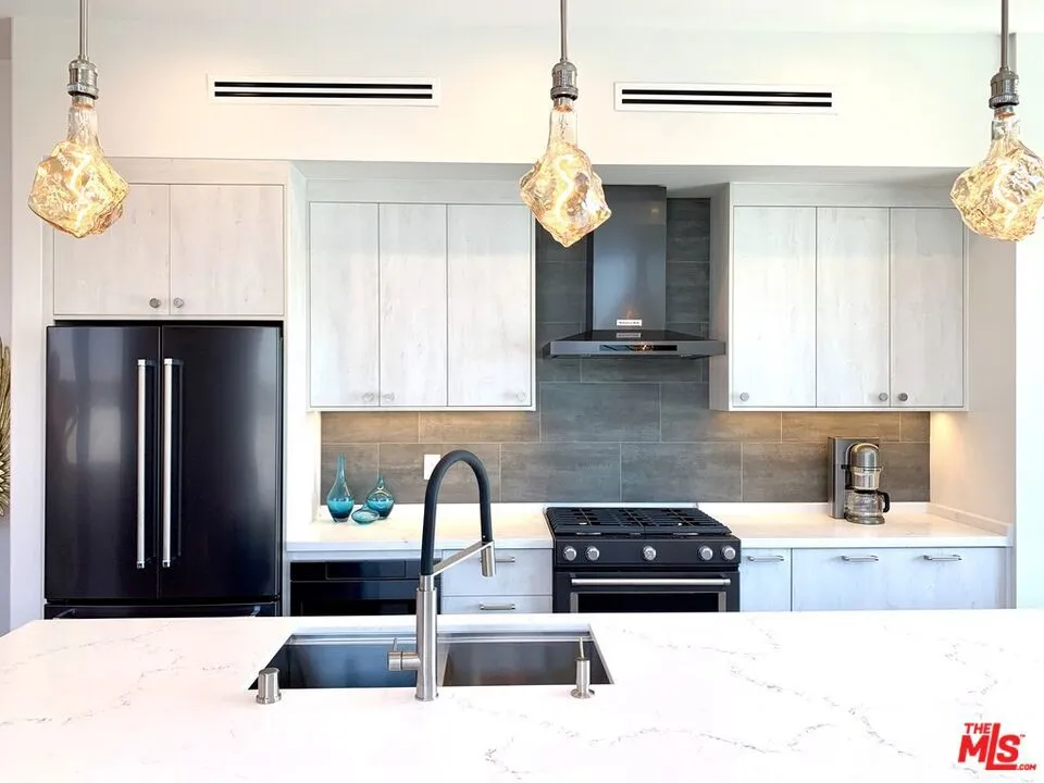 2606 S Barrington Avenue Los Angeles, CA 90064
