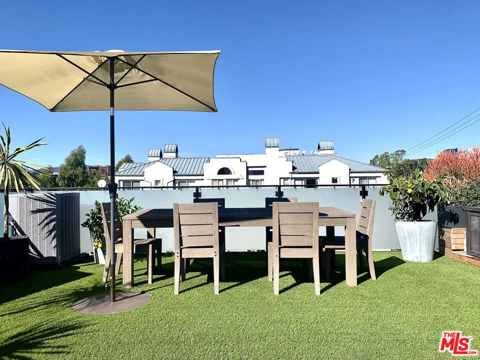 2606 S Barrington Avenue Los Angeles, CA 90064