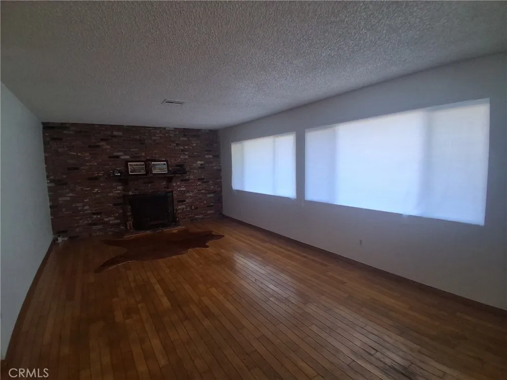 12587 Bradley Avenue Sylmar, CA 91342