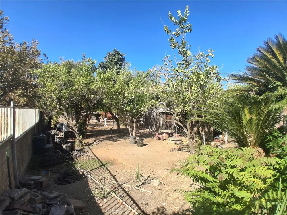12587 Bradley Avenue Sylmar, CA 91342