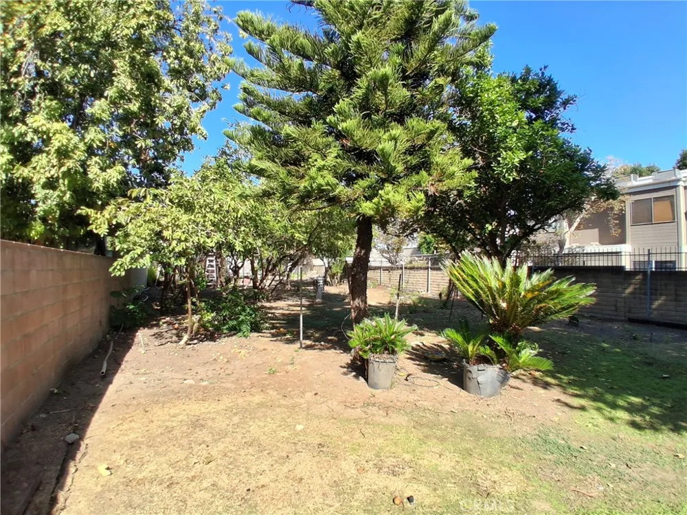 12587 Bradley Avenue Sylmar, CA 91342