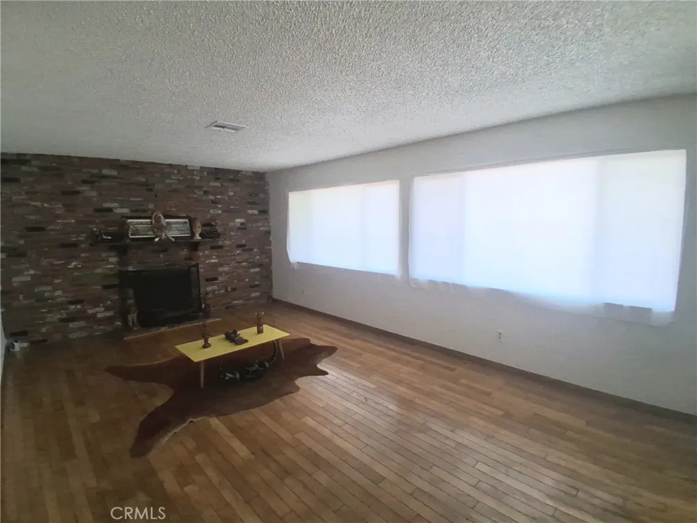 12587 Bradley Avenue Sylmar, CA 91342