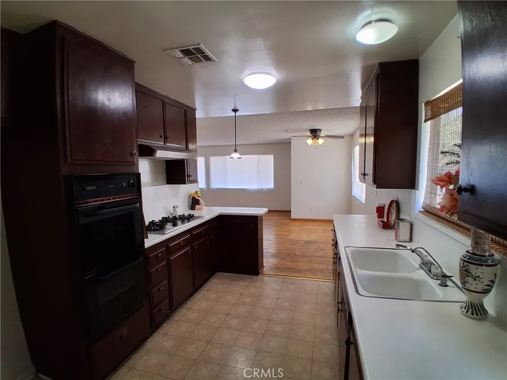 12587 Bradley Avenue Sylmar, CA 91342
