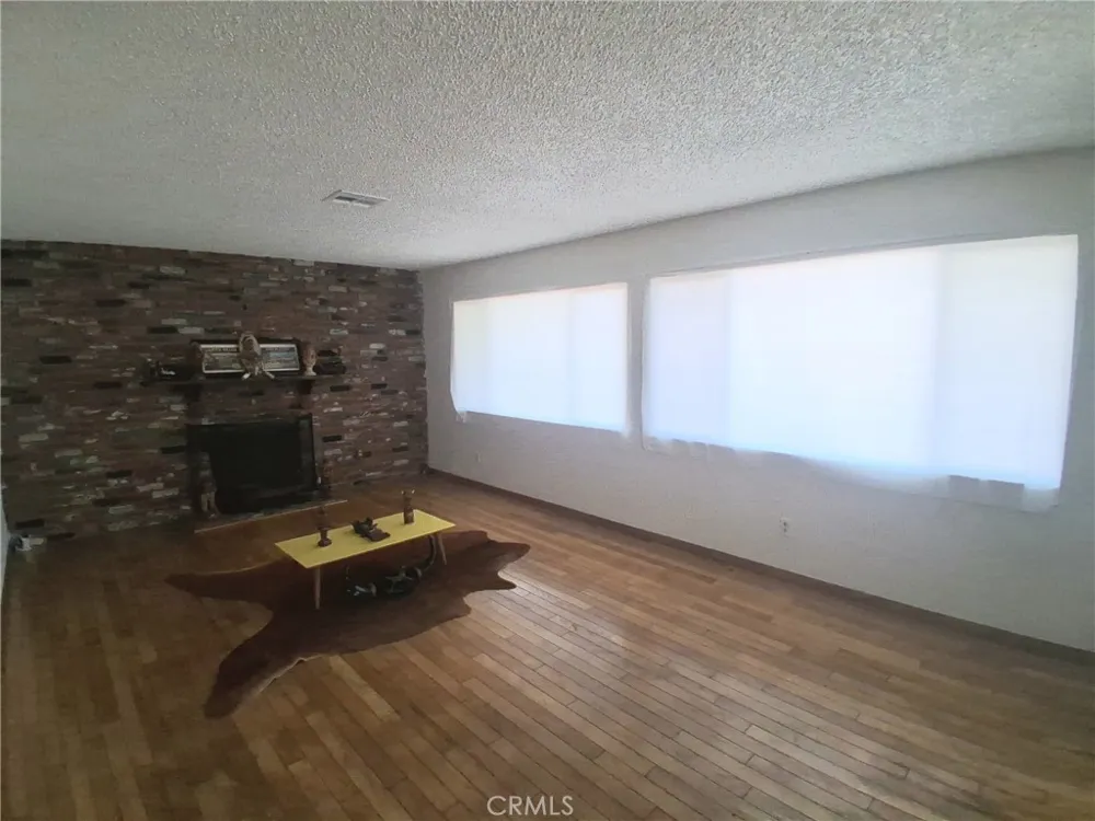 12587 Bradley Avenue Sylmar, CA 91342