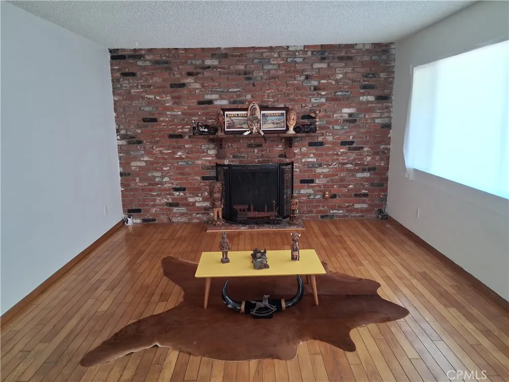 12587 Bradley Avenue Sylmar, CA 91342
