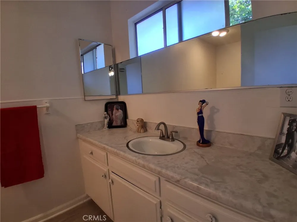 12587 Bradley Avenue Sylmar, CA 91342
