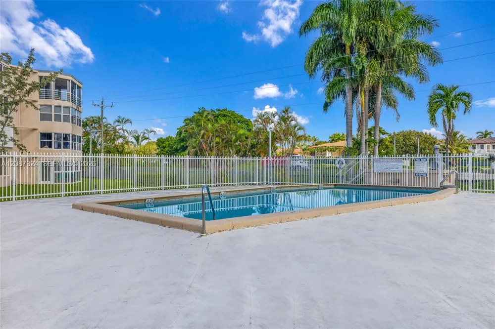 1401 NE 191st St #D107 Miami, FL 33179