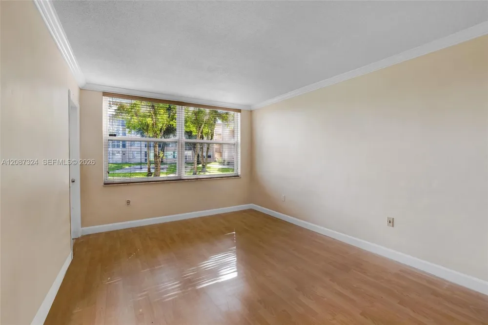 1401 NE 191st St #D107 Miami, FL 33179