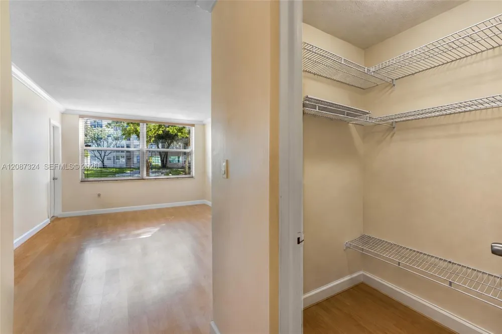 1401 NE 191st St #D107 Miami, FL 33179