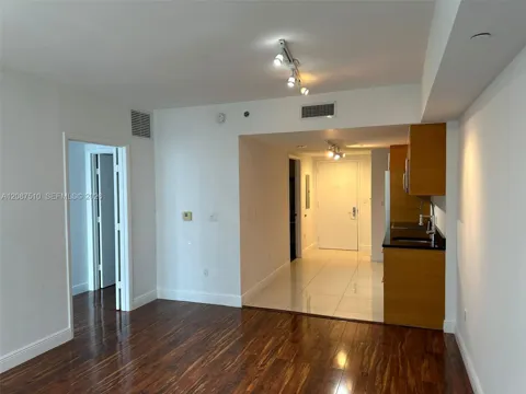 465 Brickell Ave #3404