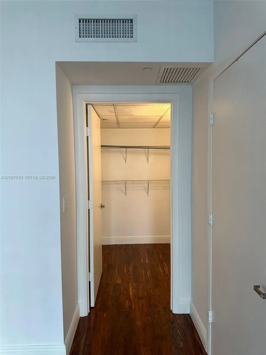465 Brickell Ave #3404 Miami, FL 33131