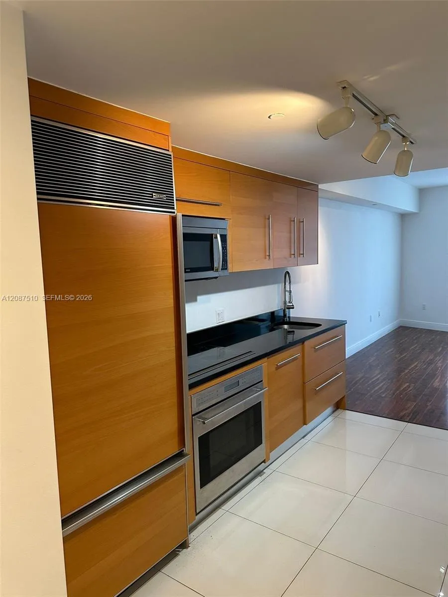 465 Brickell Ave #3404 Miami, FL 33131