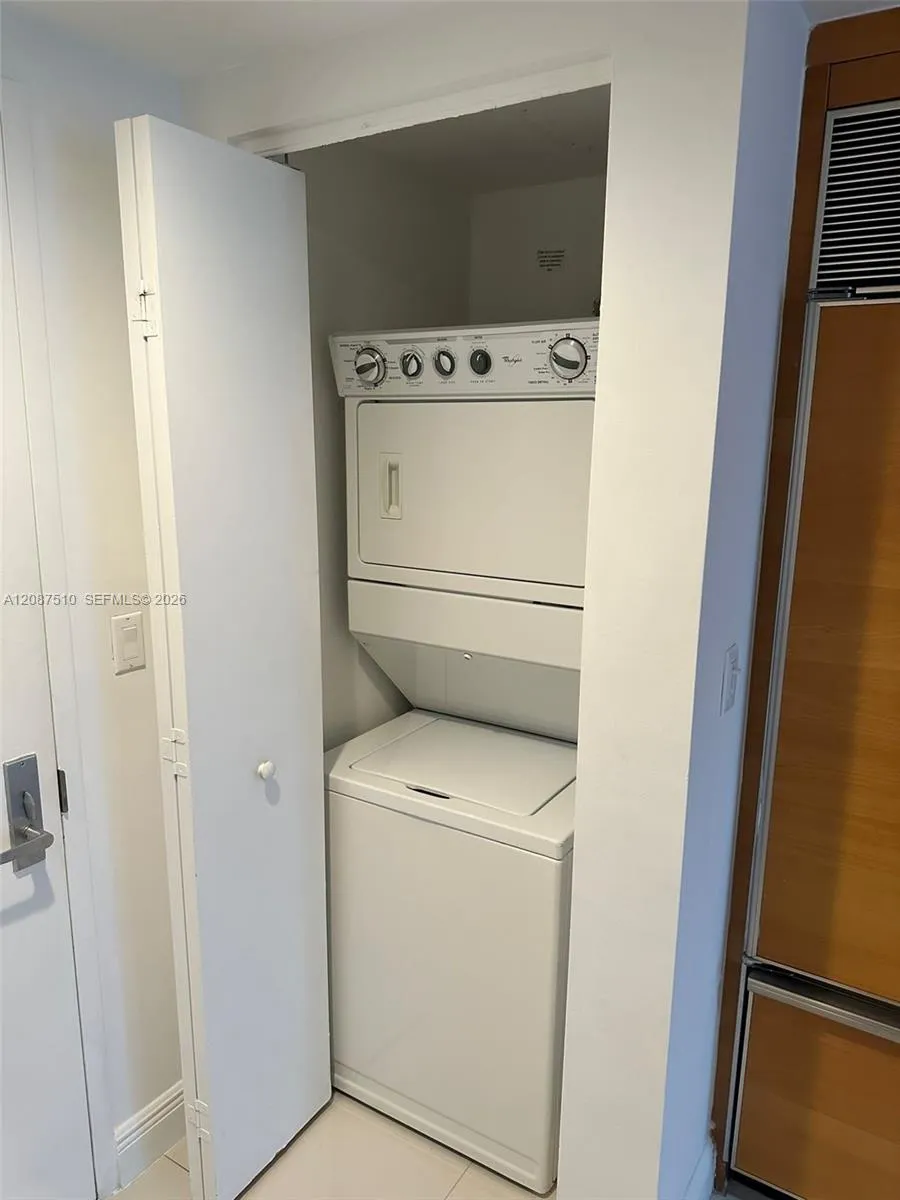 465 Brickell Ave #3404 Miami, FL 33131