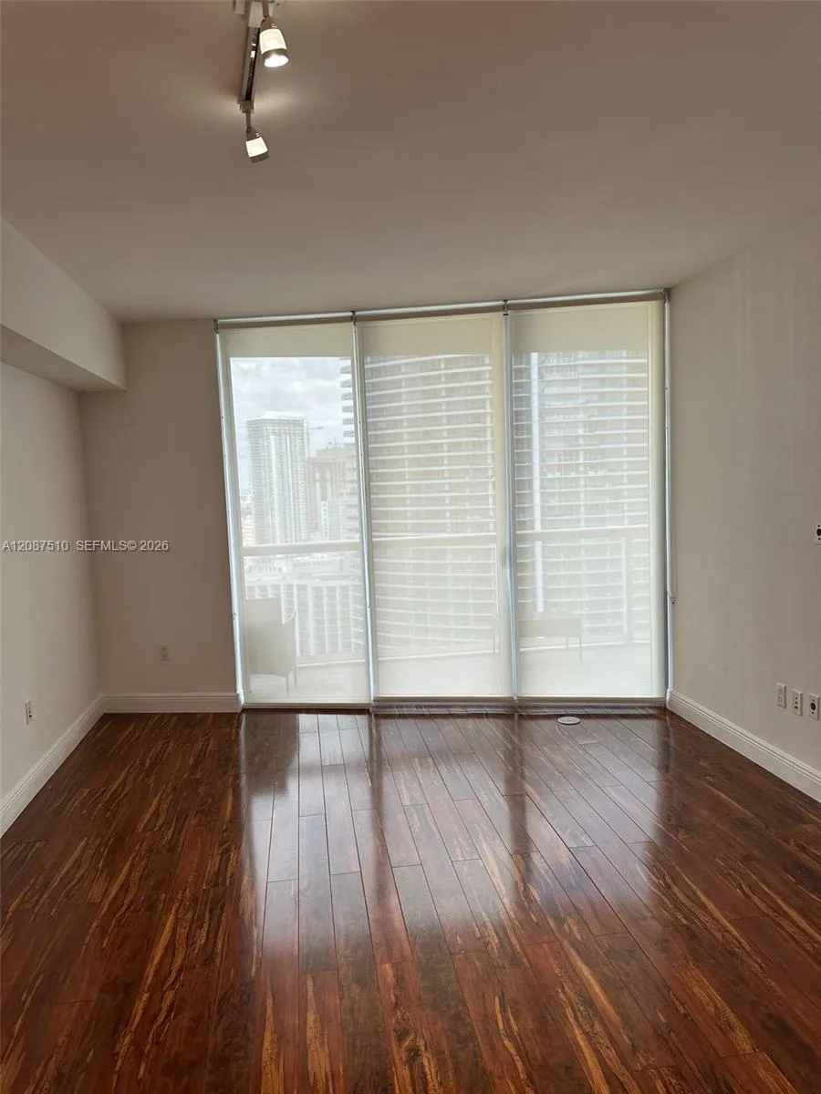 465 Brickell Ave #3404 Miami, FL 33131