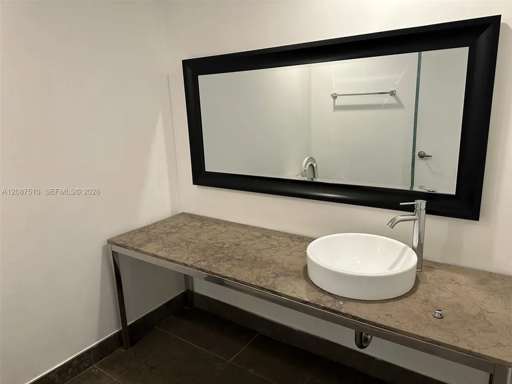 465 Brickell Ave #3404 Miami, FL 33131