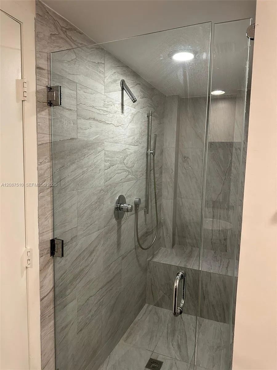 465 Brickell Ave #3404 Miami, FL 33131