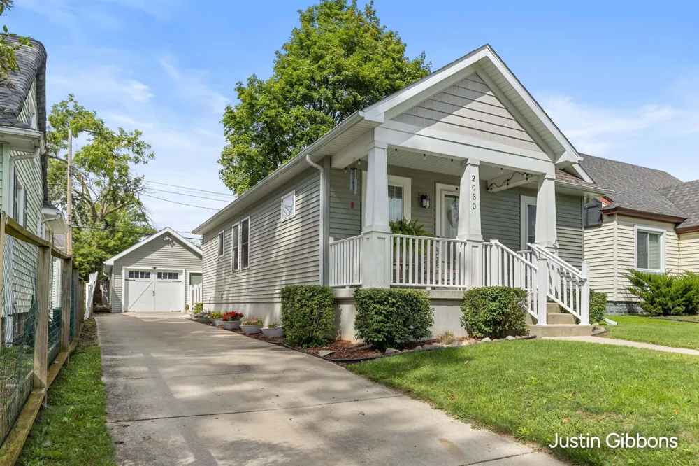 2030 Clifton Avenue Lansing, MI 48910