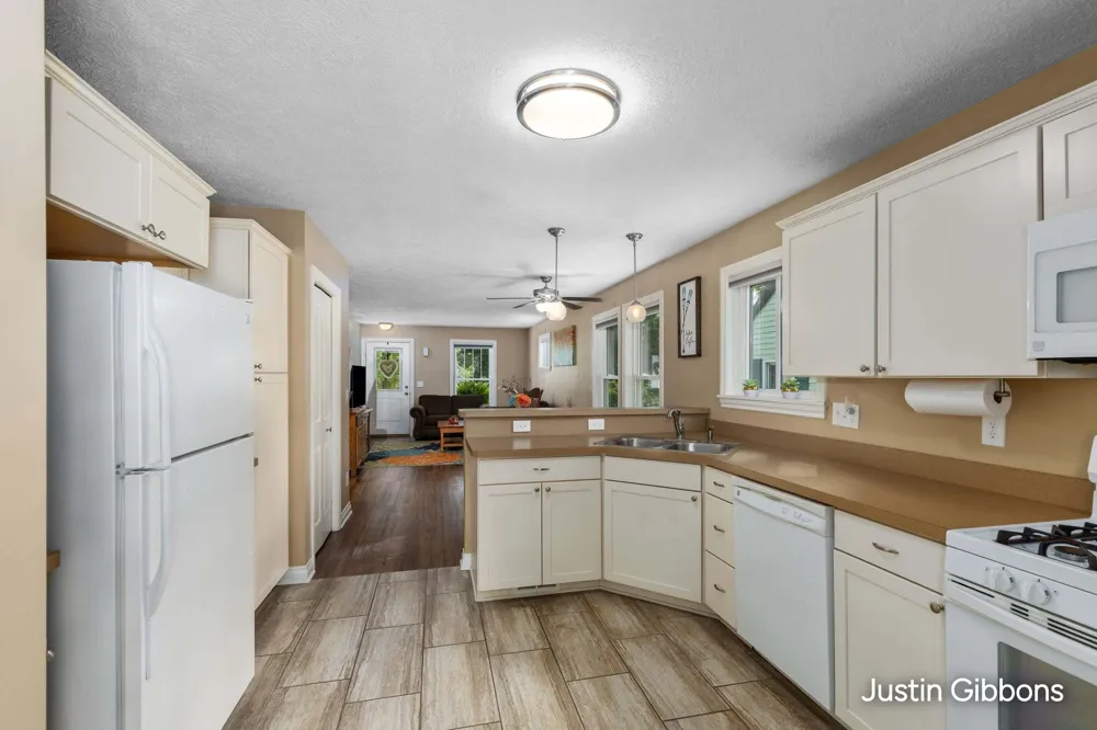 2030 Clifton Avenue Lansing, MI 48910