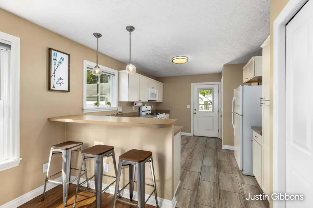 2030 Clifton Avenue Lansing, MI 48910