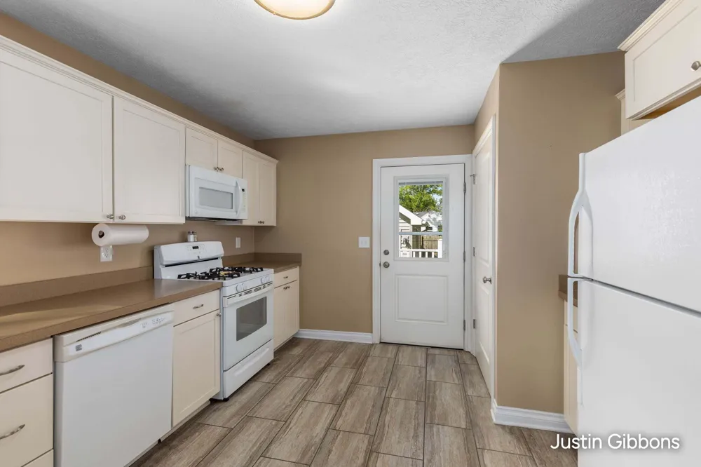 2030 Clifton Avenue Lansing, MI 48910