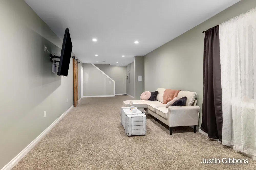 2030 Clifton Avenue Lansing, MI 48910