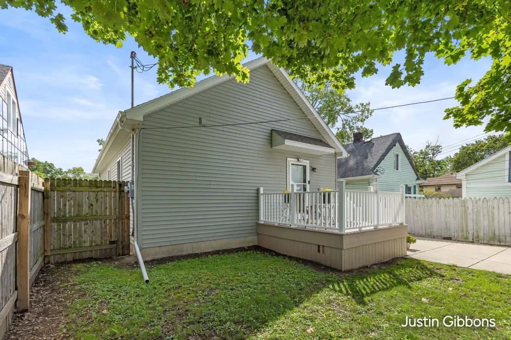 2030 Clifton Avenue Lansing, MI 48910